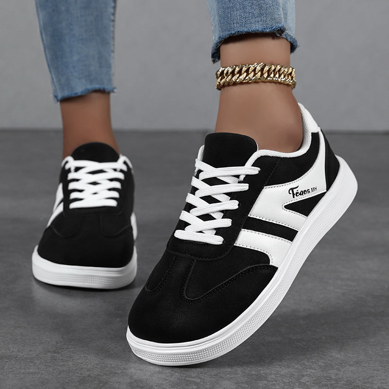 Women's Suede Low-Top Wide-Toe Skate Shoes – Casual Color-Block Lace-Up Sneakers